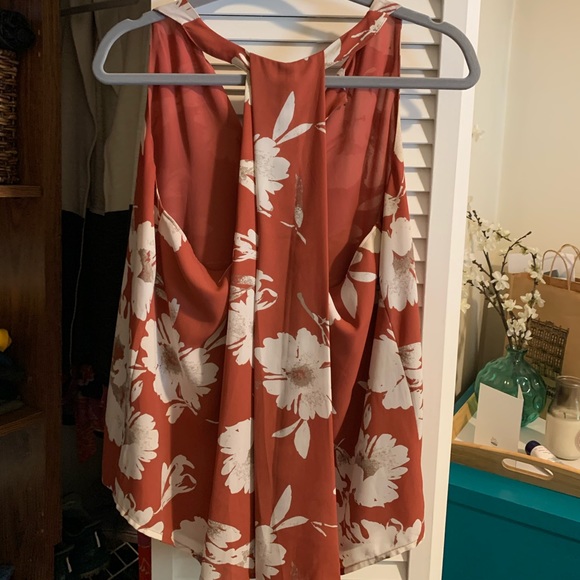 Floral Top - Picture 2 of 2